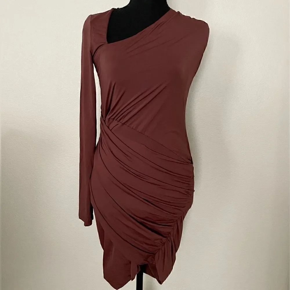 NWTโZaraโ
CutโOutย AsymmetricalโDress